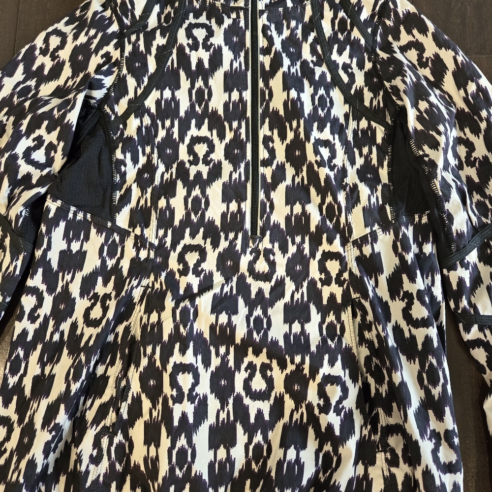 Lululemon - Picture 2 of 4